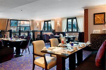 The Hotel du Collectionneur Arc de Triomphe