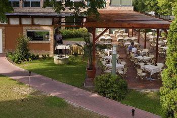 Holiday Beach Budapest Wellness & Conference