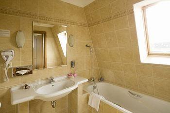 Holiday Beach Budapest Wellness & Conference