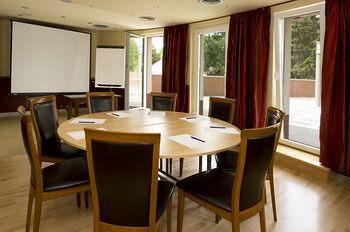 Holiday Beach Budapest Wellness & Conference