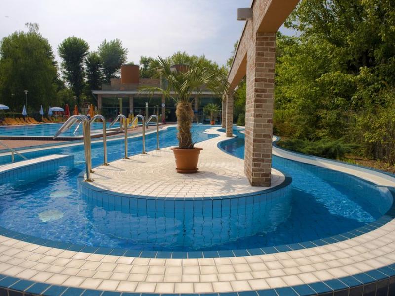 Holiday Beach Budapest Wellness & Conference