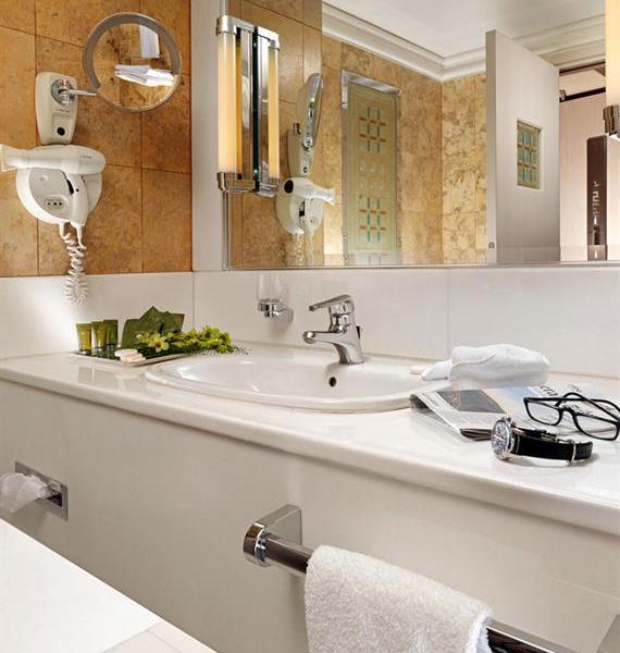 Holiday Inn Athens Attica Avenue