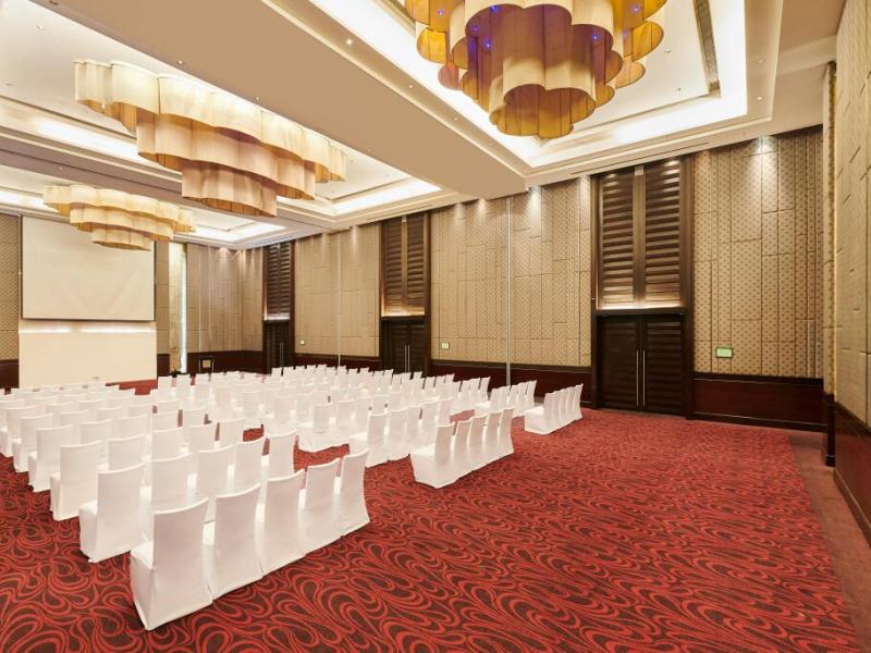 Holiday Inn Mumbai International Airport