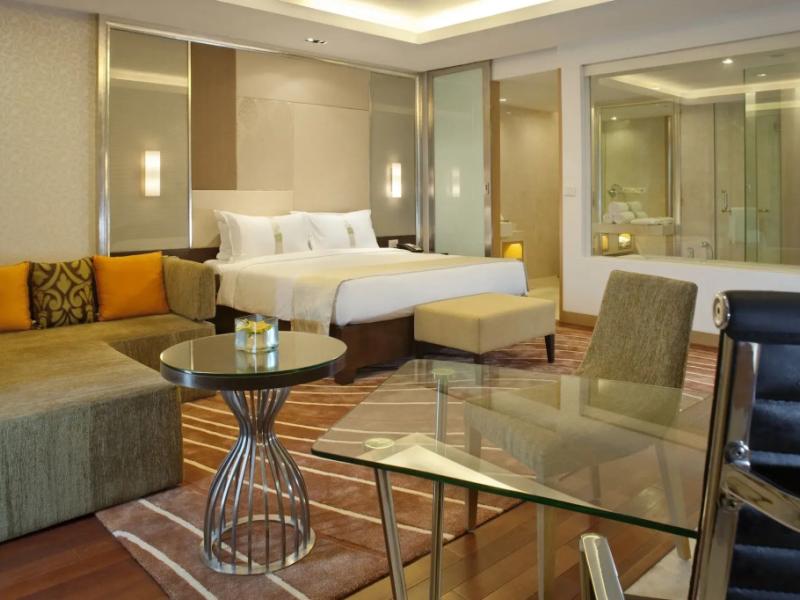 Holiday Inn Mumbai International Airport