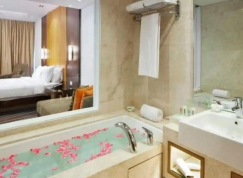 Holiday Inn Mumbai International Airport