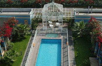 Holiday Inn Express (Икике)