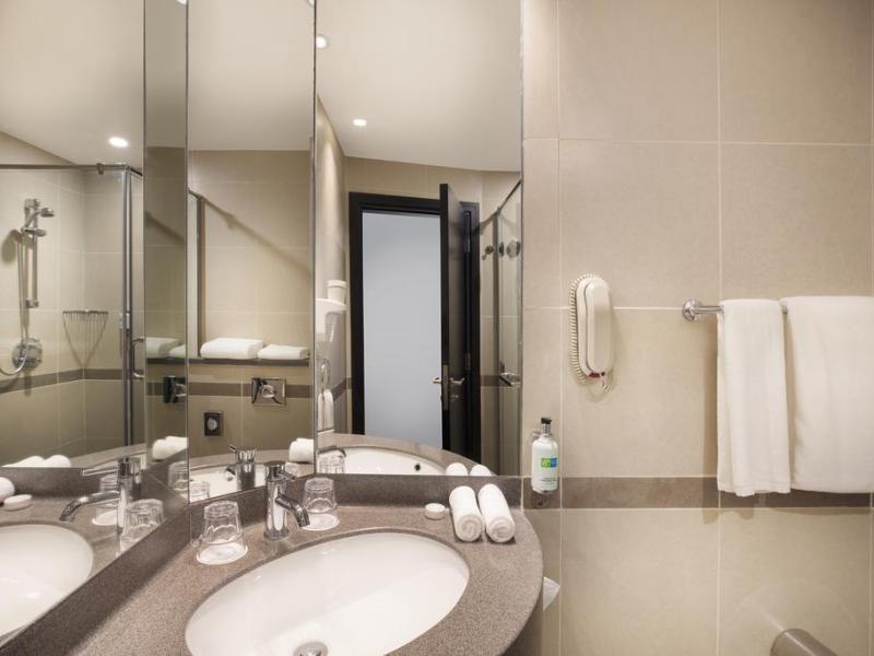 Holiday Inn Express Dubai Safa Park