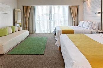 Holiday Inn Express Hotel & Suites at the WTC
