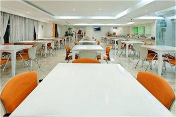 Holiday Inn Express Hotel & Suites at the WTC