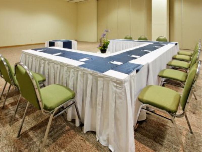 Holiday Inn Express Hotel & Suites at the WTC