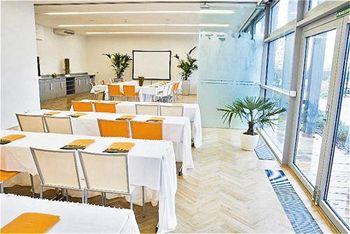 Holiday Inn Prague Airport