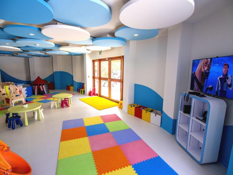 Holiday Inn Resort Kandooma Maldives