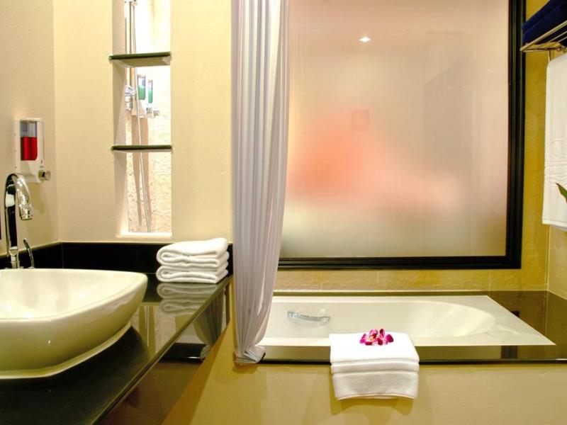 Horizon Karon Beach Resort & Spa