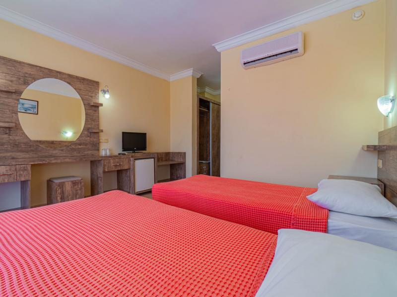 Sayanora Hotel & Park