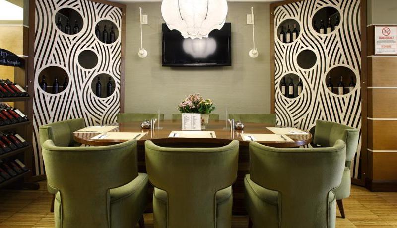 Housez Suites & Apartments