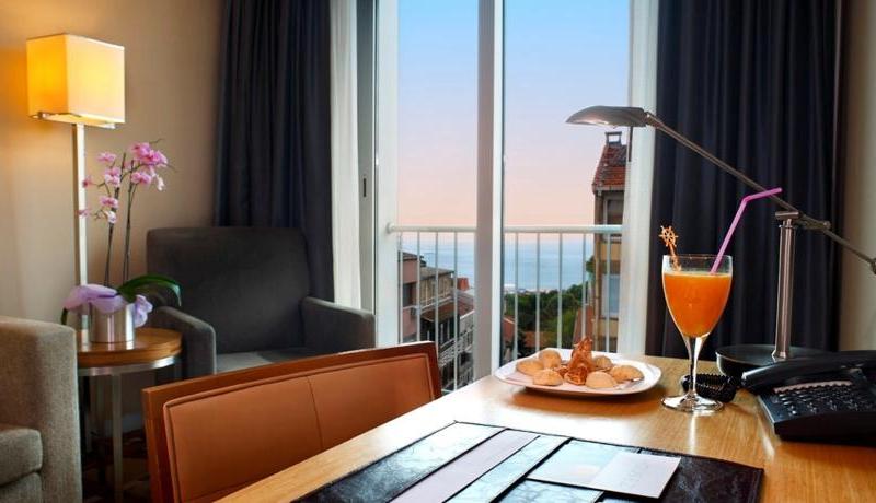 Housez Suites & Apartments