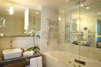 Housez Suites & Apartments