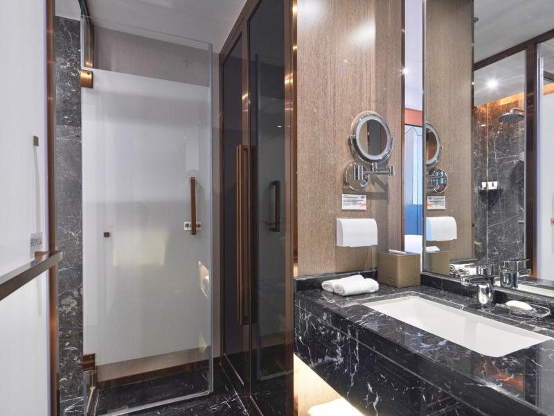 Howard Johnson Paragon