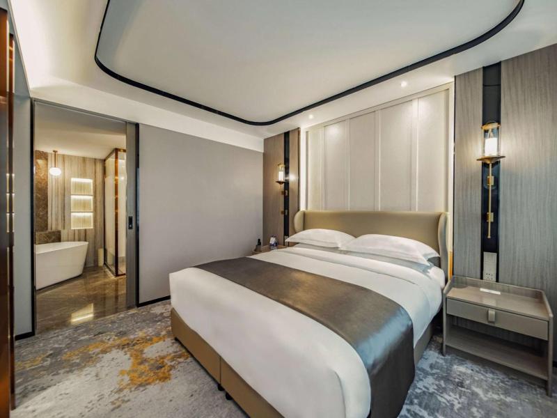 Howard Johnson Paragon