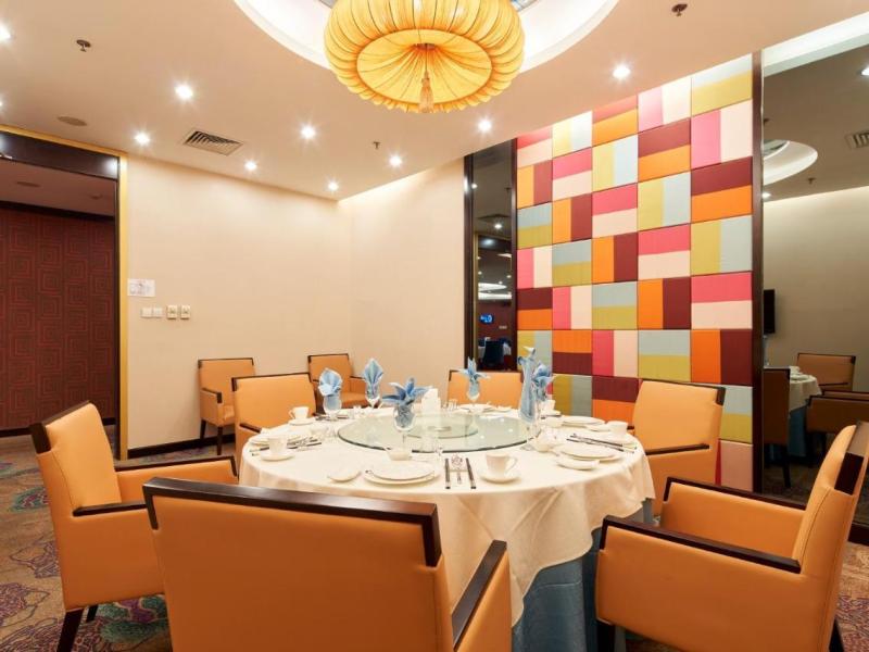 Howard Johnson Paragon