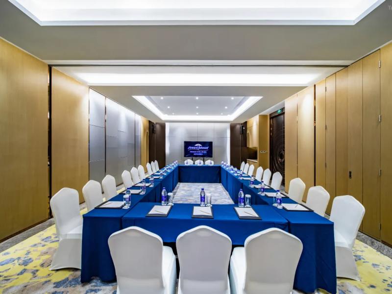 Howard Johnson Paragon