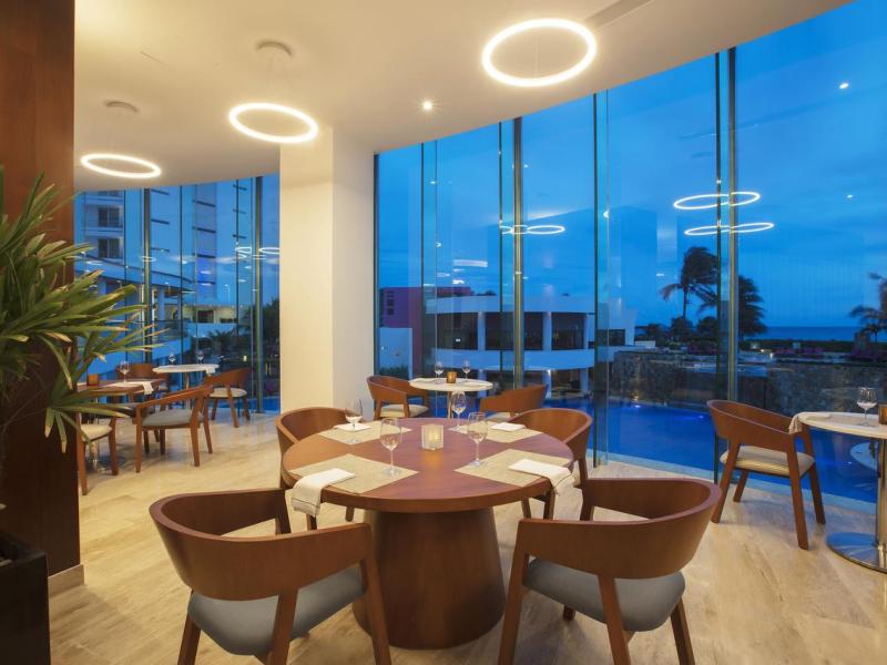 Reflect Krystal Grand Cancun