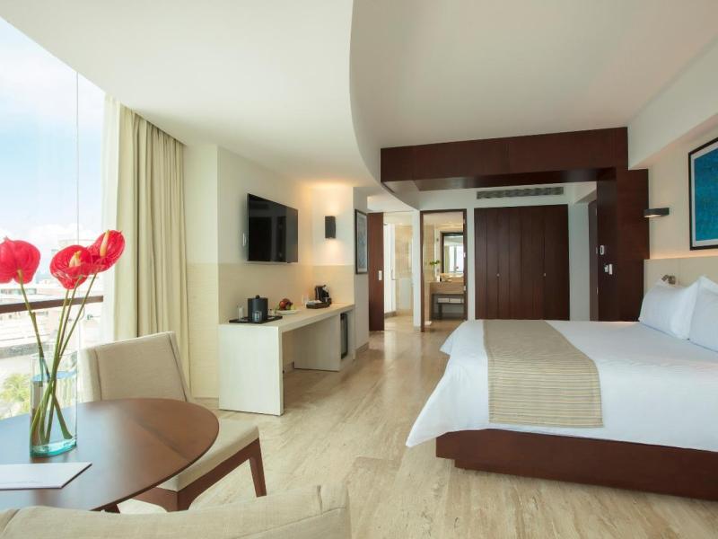 Reflect Krystal Grand Cancun