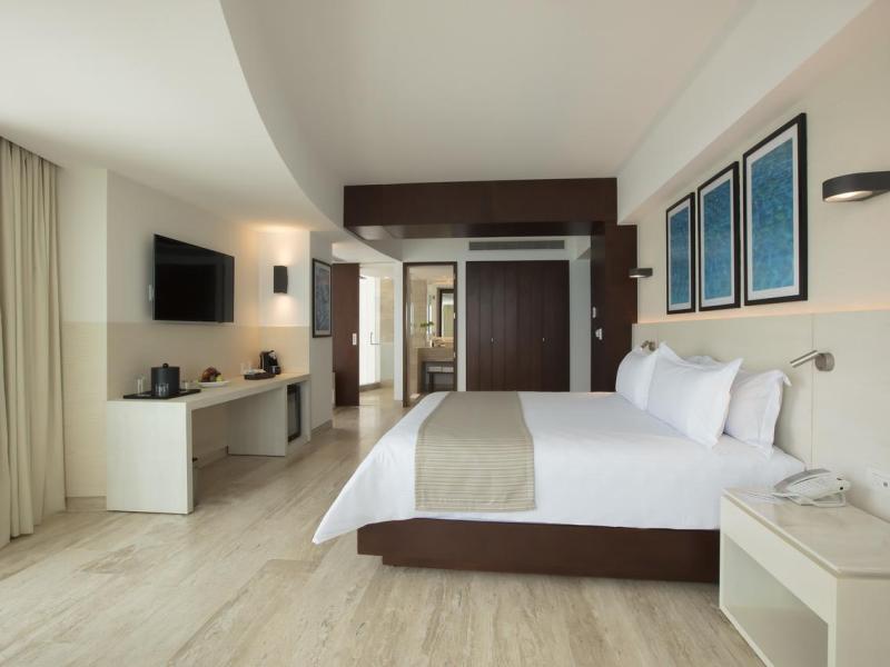 Reflect Krystal Grand Cancun