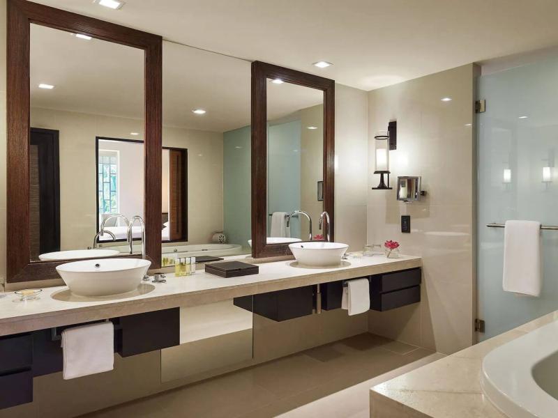 Hyatt Regency Hua Hin & The Barai