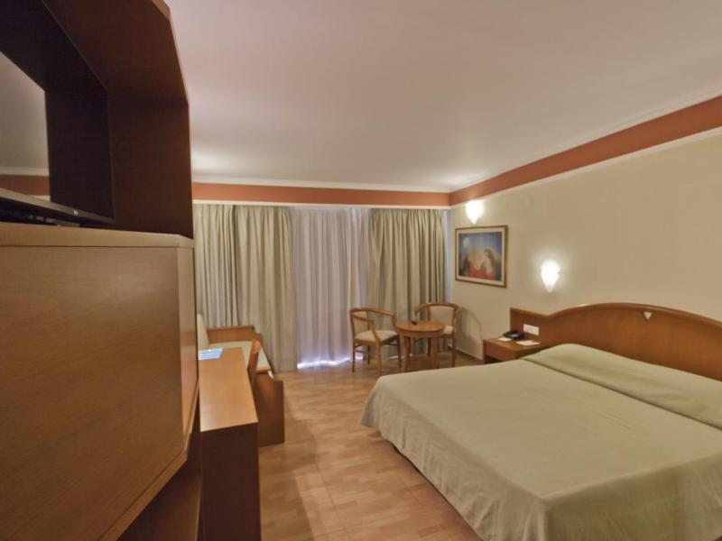 Hydramis Palace Beach Resort