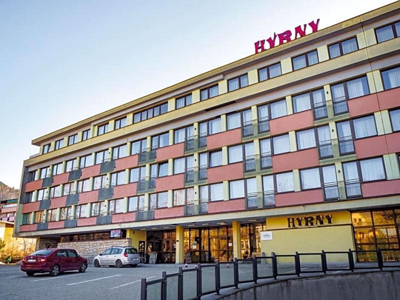 Hyrny
