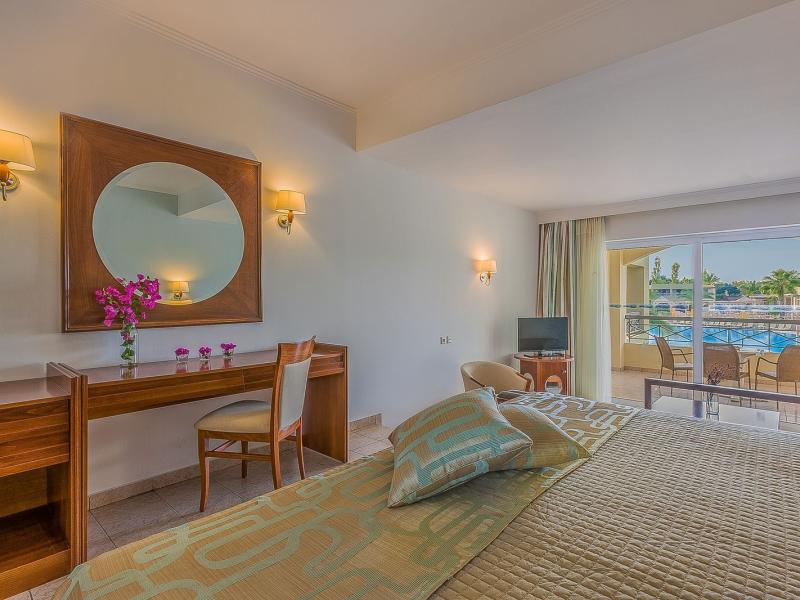 Kipriotis Maris Suites