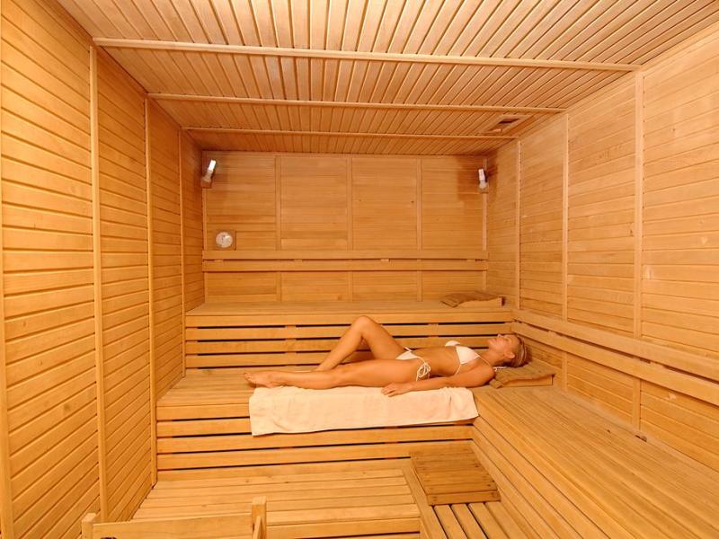 Ambassador Hotel Plaza