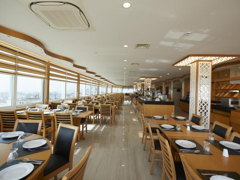 Ilkbal Deluxe Hotel