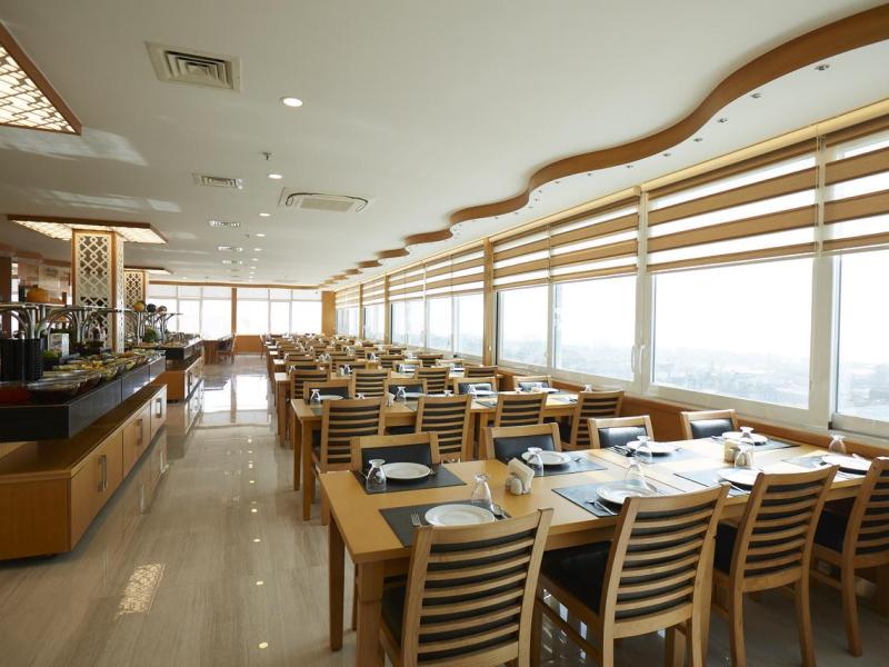 Ilkbal Deluxe Hotel