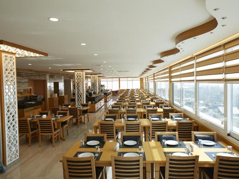 Ilkbal Deluxe Hotel