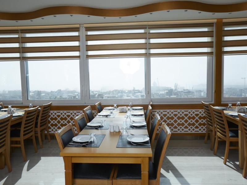 Ilkbal Deluxe Hotel