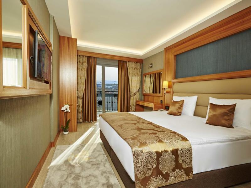 Ilkbal Deluxe Hotel