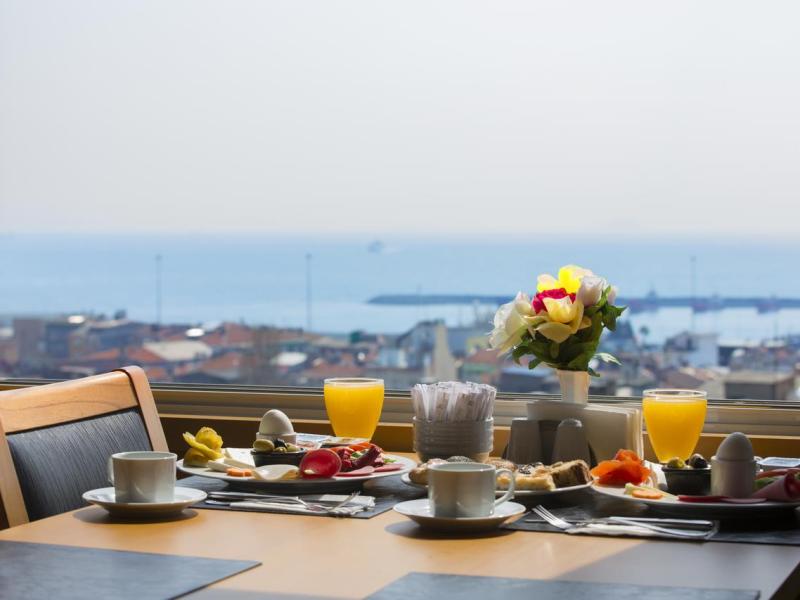Ilkbal Deluxe Hotel