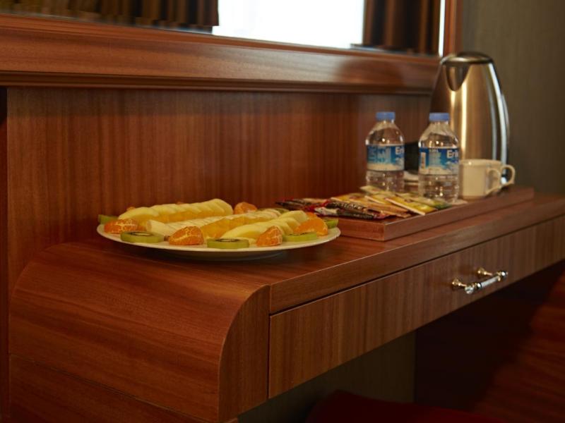 Ilkbal Deluxe Hotel