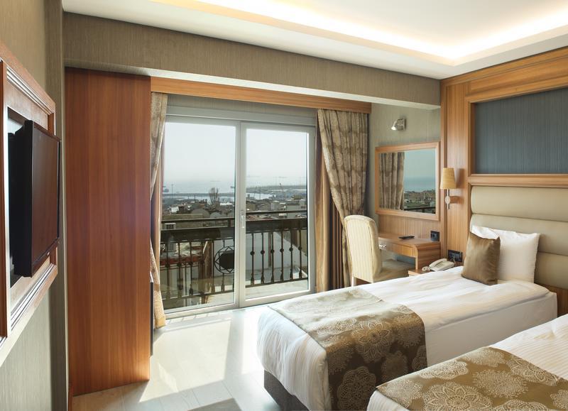 Ilkbal Deluxe Hotel