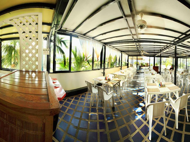 In On The Beach Hotel