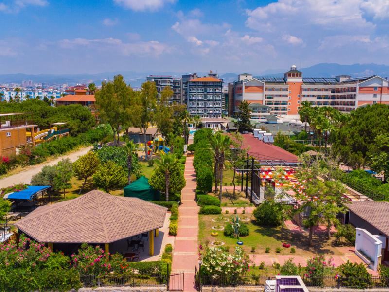 Clover Magic Garden Beach