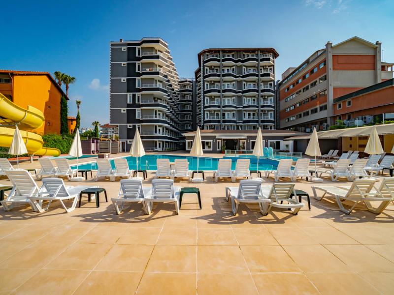 Clover Magic Garden Beach