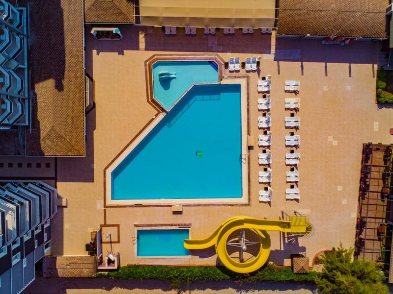 Clover Magic Garden Beach