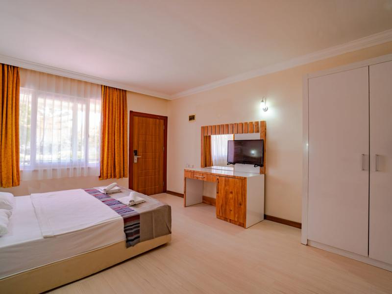 Clover Magic Garden Beach