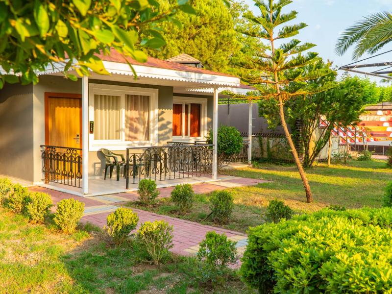 Clover Magic Garden Beach