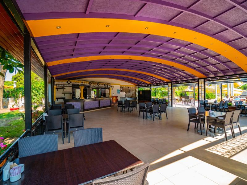 Clover Magic Garden Beach