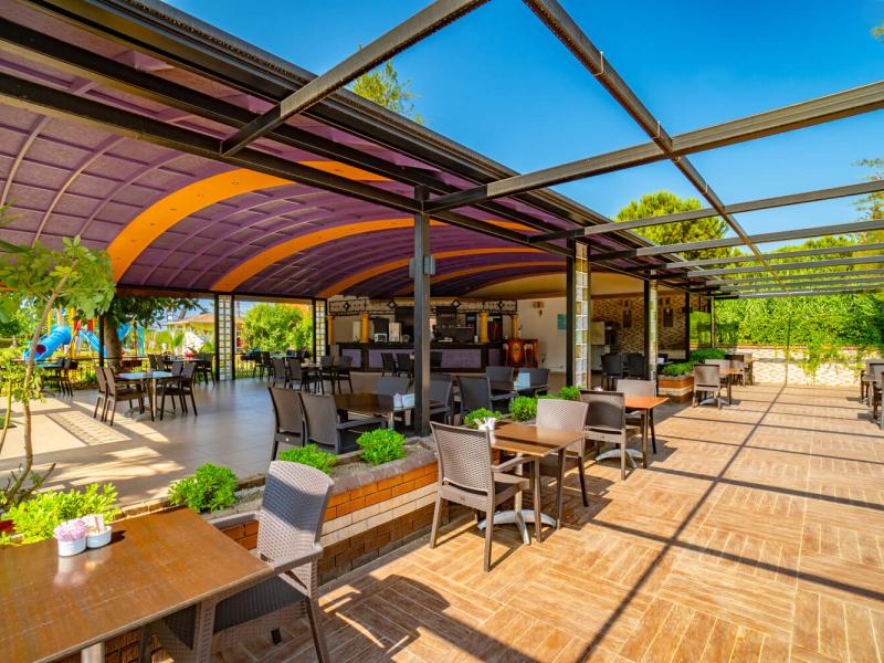 Clover Magic Garden Beach