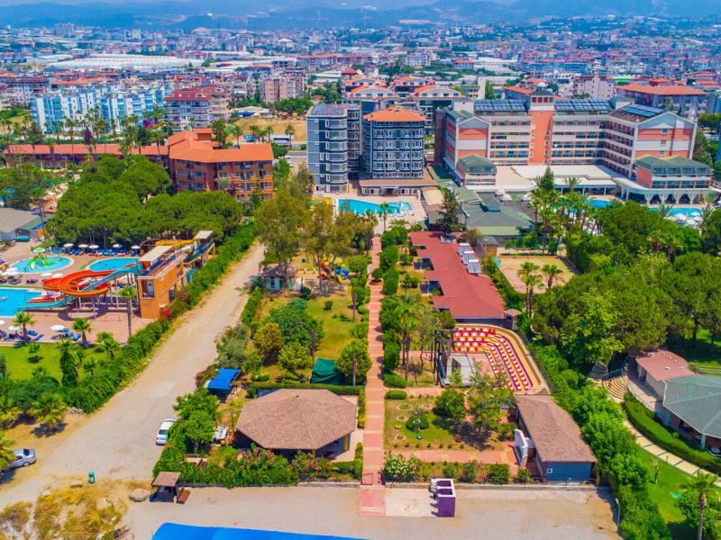 Clover Magic Garden Beach